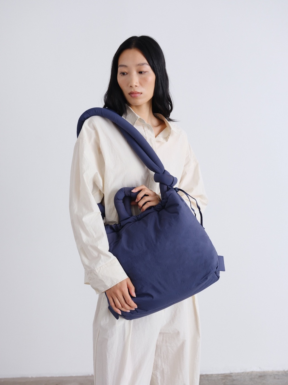 Olend Ona soft bag in Navy